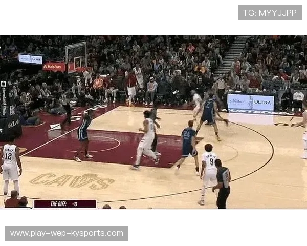 NBA单臂暴扣气势十足：篮球场上的王者之舞